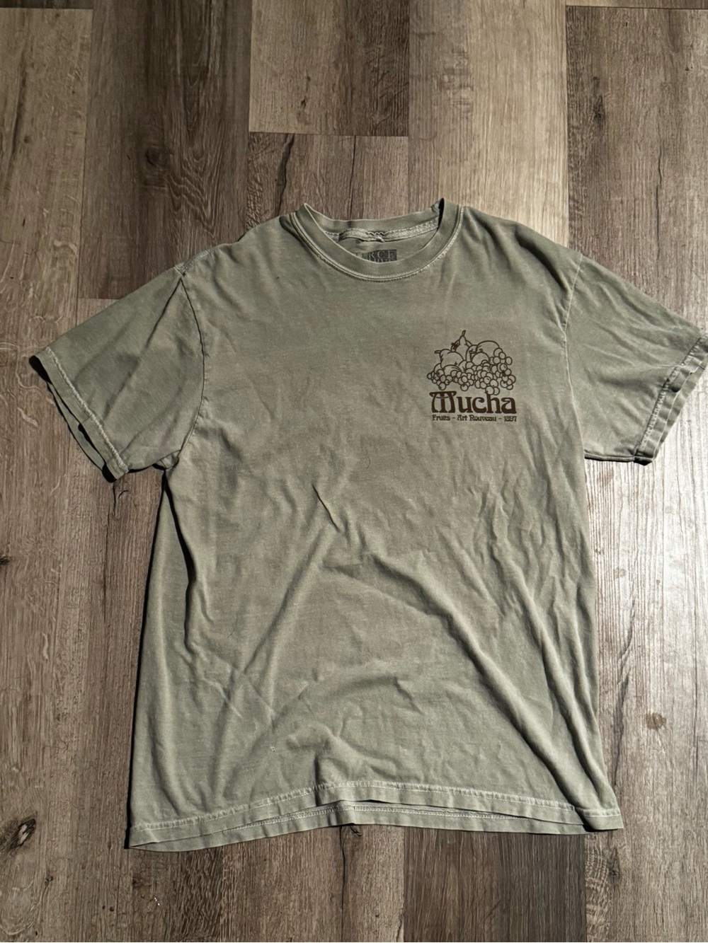 Vintage-Inspired Olive Graphic Short-Sleeve Tee